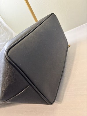 MARC JACOBS BLACK SAFFIANO TOTE- FREE SHIPPING!!