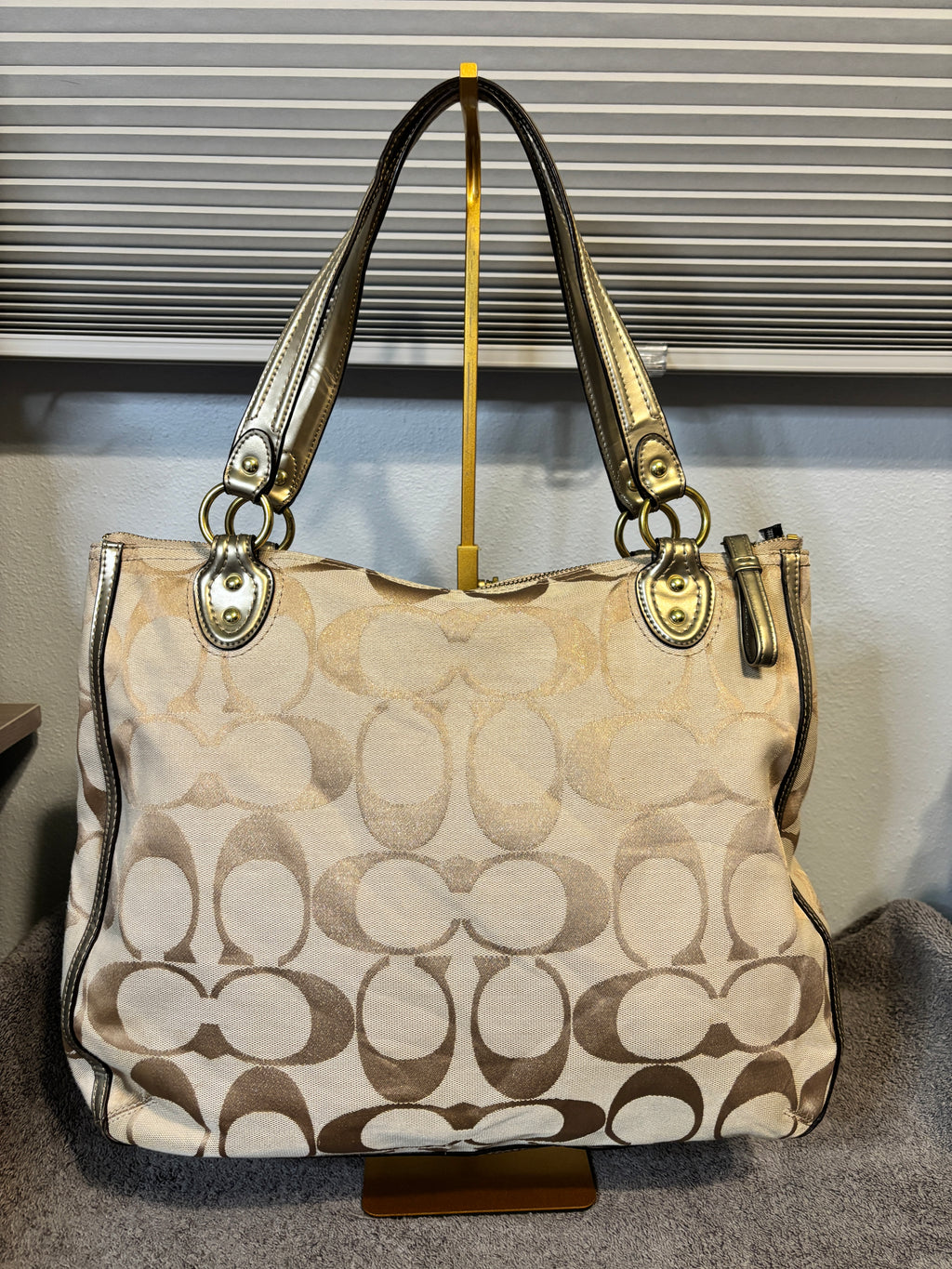 Coach Poppy Hallie East West Tote 22447 Beige Metallic Signature Shoulder Bag