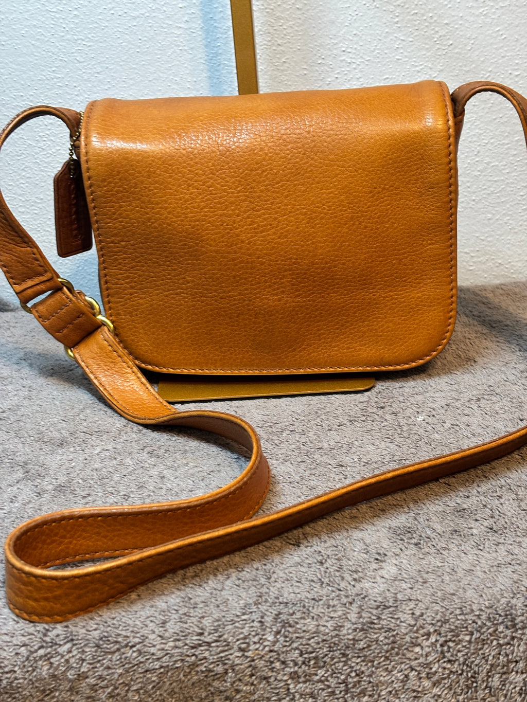 Vintage Coach 4929 Small Full Flap Natural Grain Marigold Leather Crossbody Italy