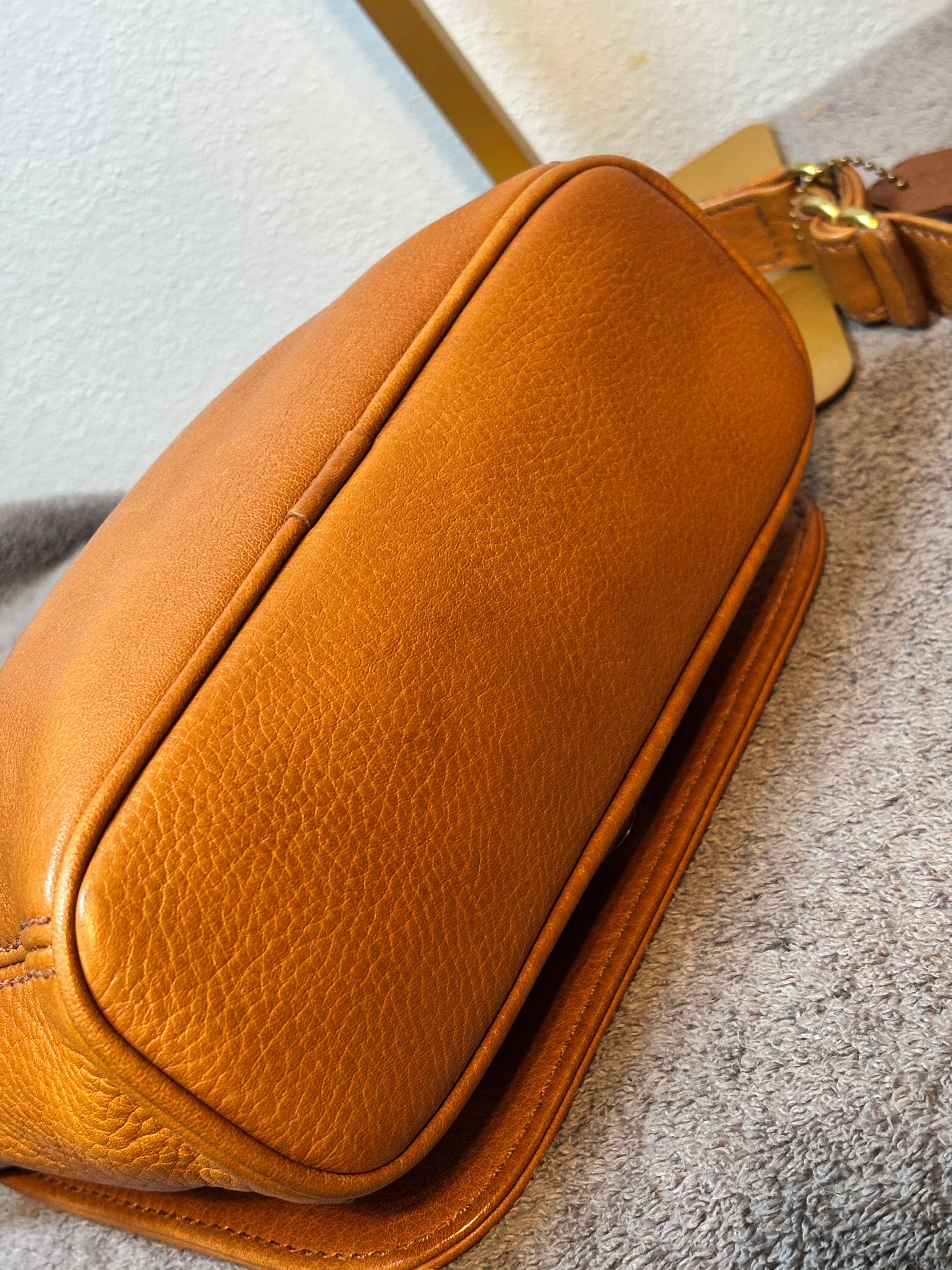 Vintage Coach 4929 Small Full Flap Natural Grain Marigold Leather Crossbody Italy