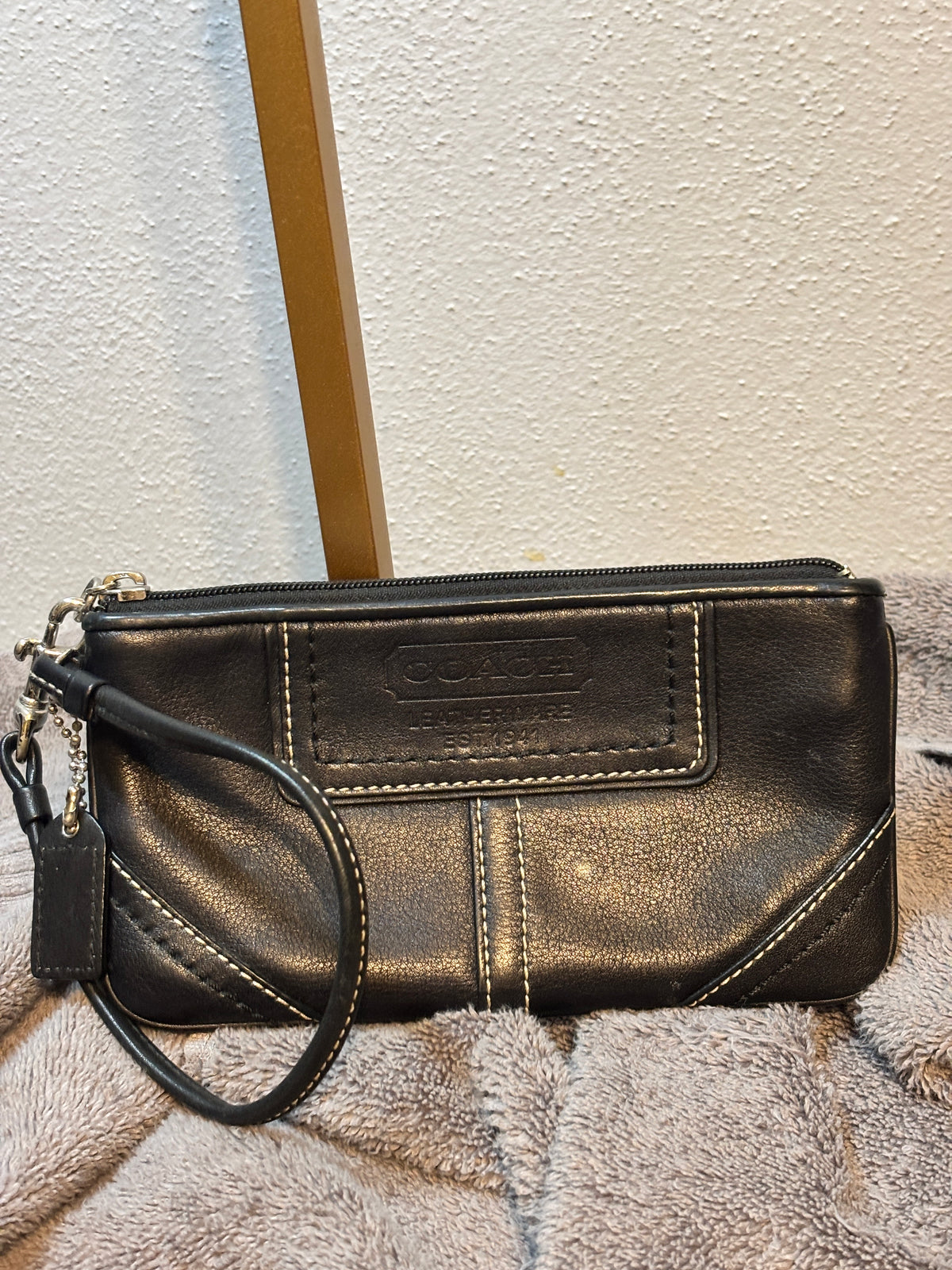 Coach Leatherware Black Leather Wristlet Pouch With Hangtag