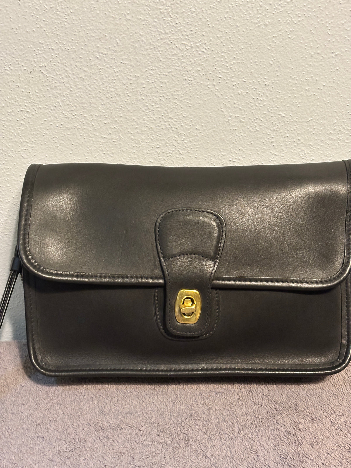 Vintage Coach 9832 Black Leather Turnlock Clutch Wristlet USA 1997
