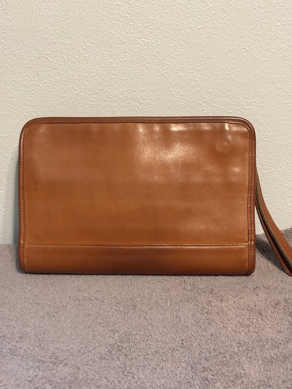 Vintage Coach 9833 British Tan Leather International Clutch Wristlet USA 1998