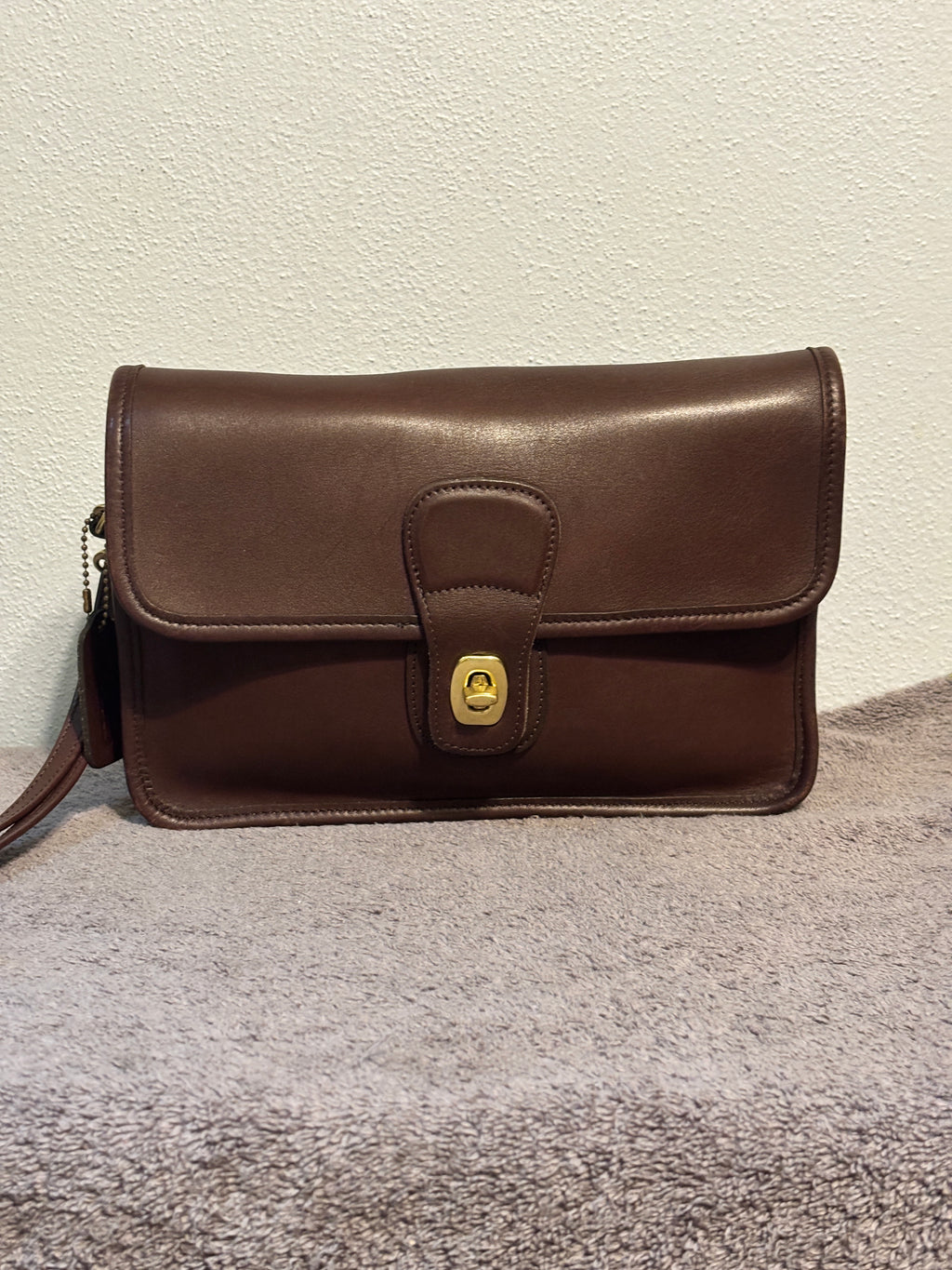 Vintage Coach 9832 Mahogany Leather Turnlock Clutch Wristlet Costa Rica 1999