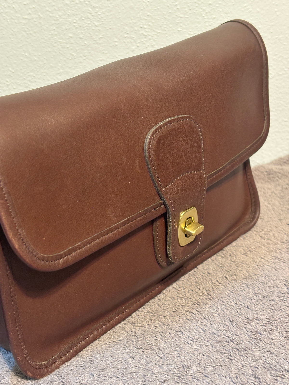 Vintage Coach 9832 Mahogany Leather Turnlock Clutch Wristlet Costa Rica 1999