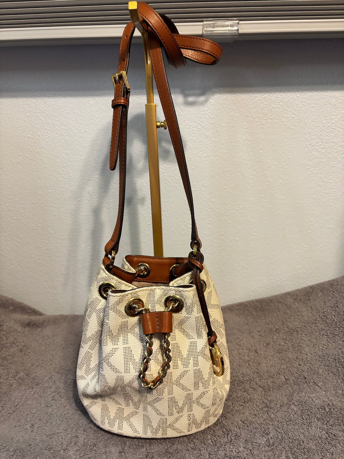 Michael Kors Vanilla Signature Logo Small Bucket Bag Drawstring Crossbody