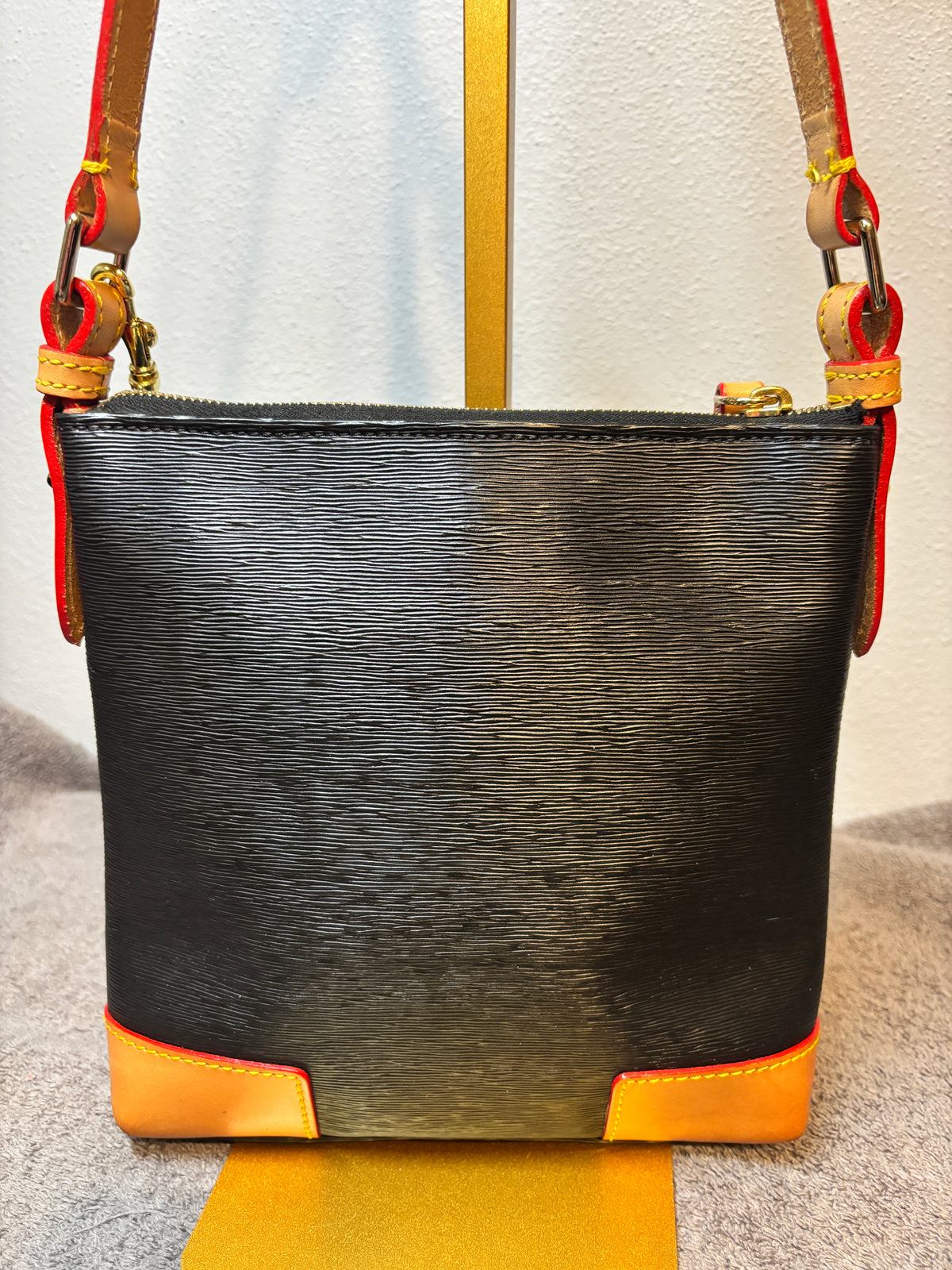 Dooney Bourke fine striated leather Small Everyday Crossbody Black Tan Leather