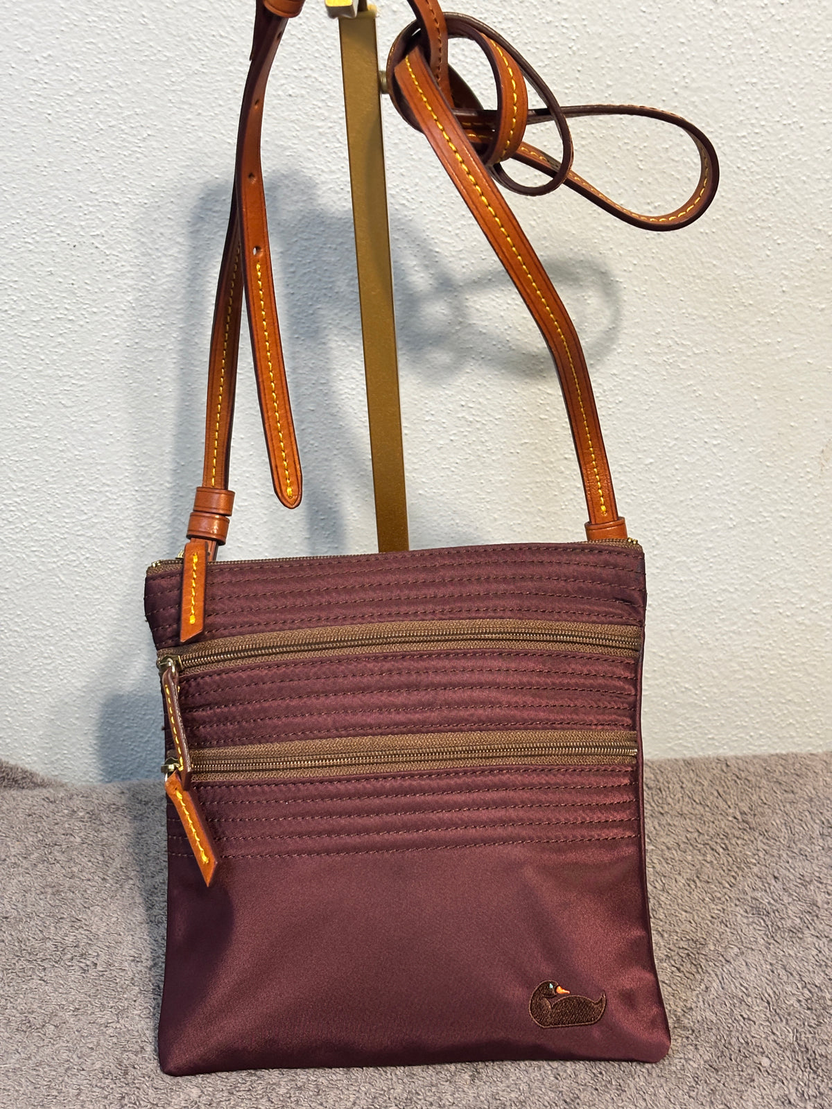 🍷🦆 DOONEY & BOURKE Burgundy Double Zip Crossbody | EXCELLENT! ✨🤎