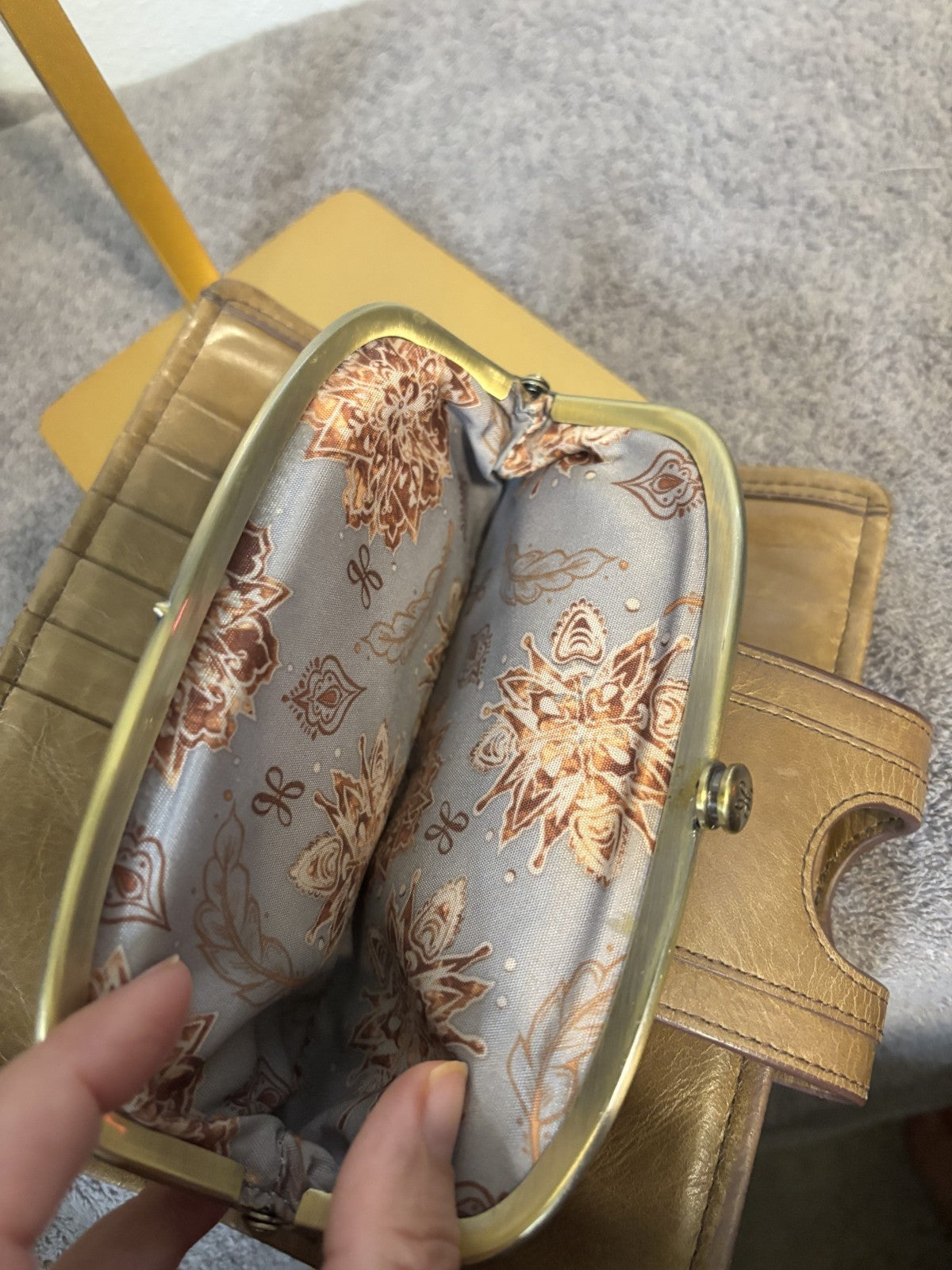 HOBO INTERNATIONAL TAN WALLET VINTAGE