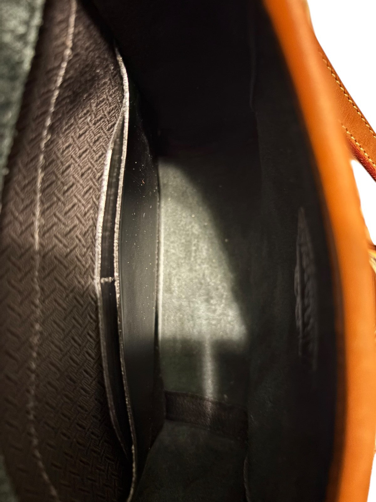 DOONEY & BOURKE BLACK PEBBLE ESSEX CROSSBODY