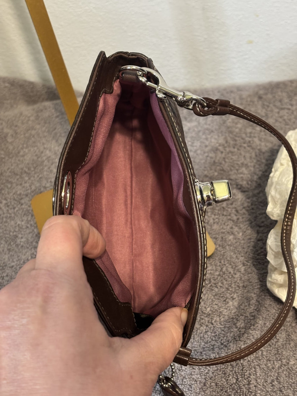 COACH BROWN PEBBLE TOP LOCK WRISTLET