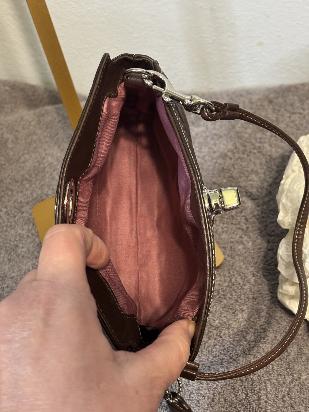 COACH BROWN PEBBLE TOP LOCK WRISTLET