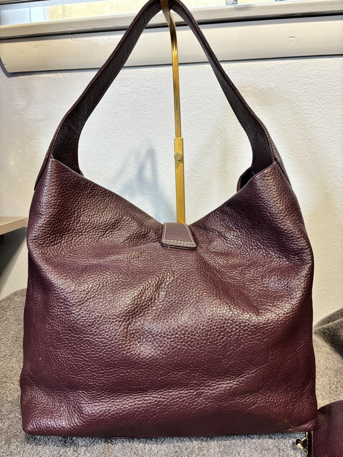 DOONEY & BOURKE BROWN SOFT PEBBLE LOGO LOCK W/KISSLOCK POUCH