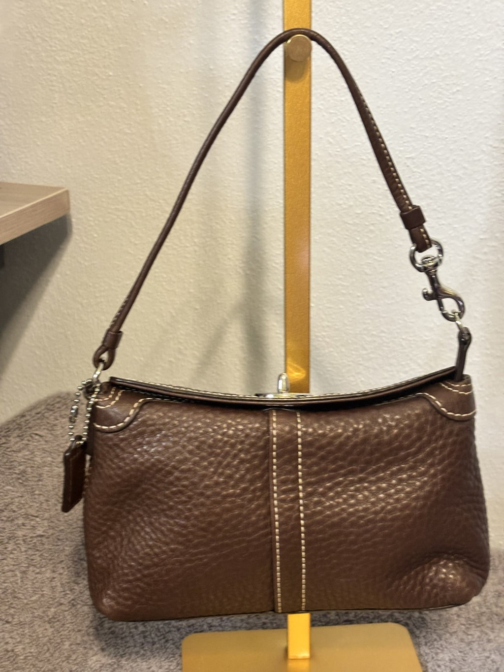 COACH BROWN PEBBLE TOP LOCK WRISTLET