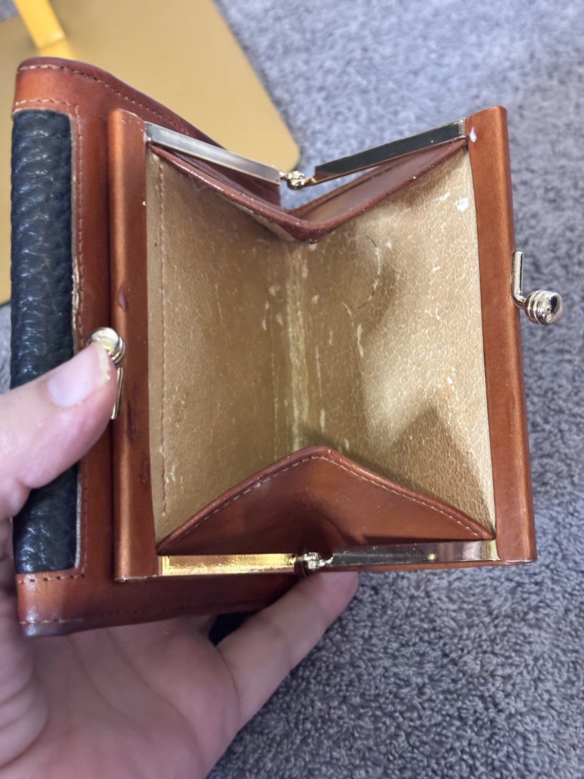 DOONEY & BOURKE WALLET BLACK PEBBLE KISSLOCK