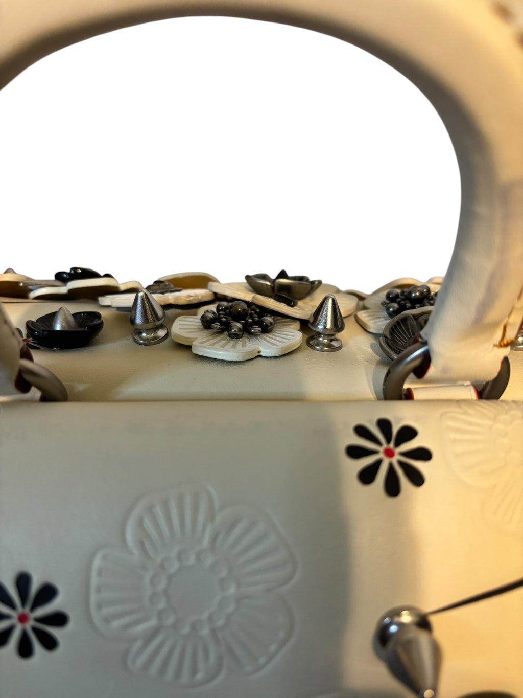 Coach Double Dinky Tea Rose Appliqué Bag – Rare Studded Floral Crossbody in Chalk Glove Tanned Leather
