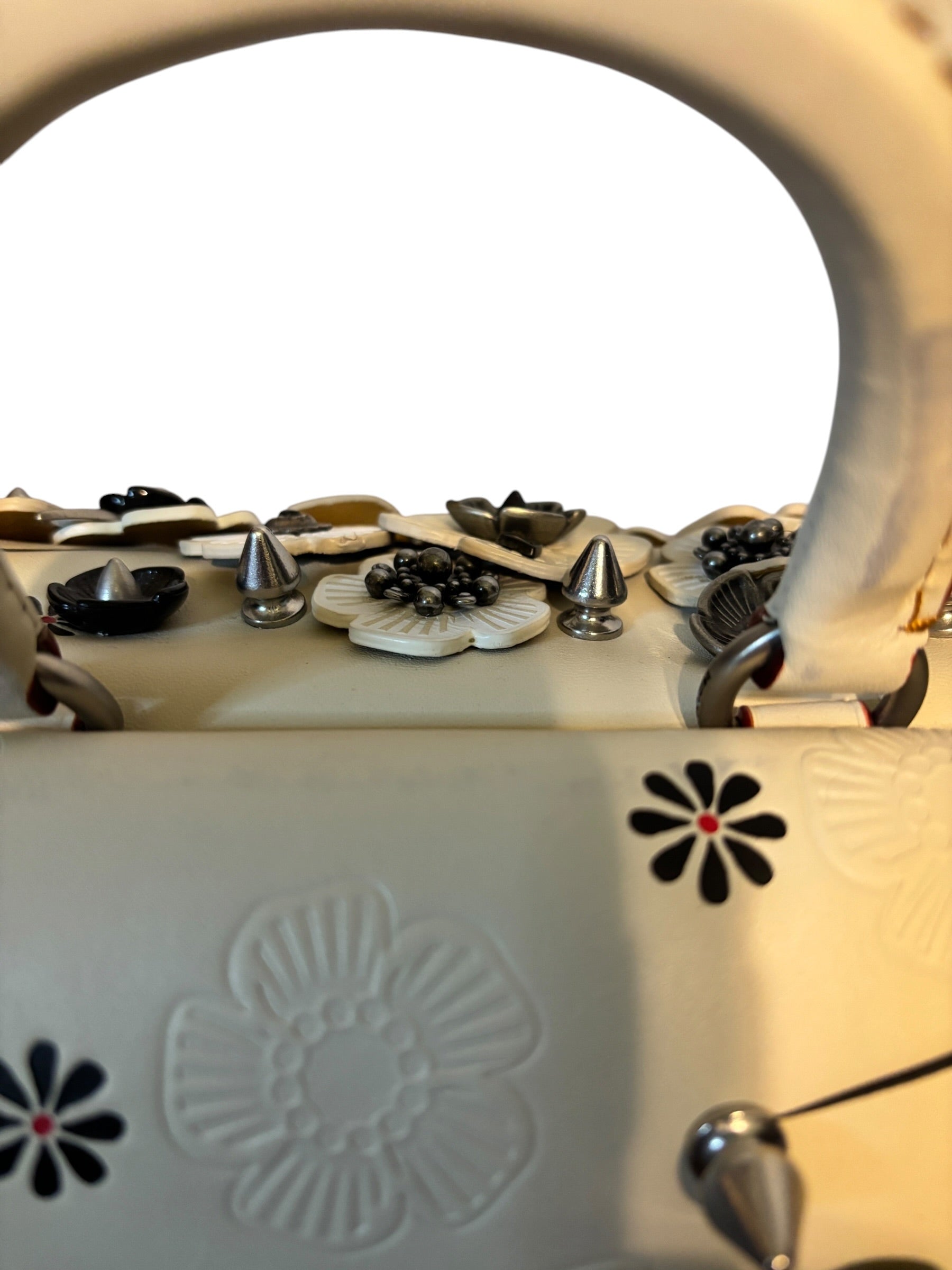 Coach Double Dinky Tea Rose Appliqué Bag – Rare Studded Floral Crossbody in Chalk Glove Tanned Leather