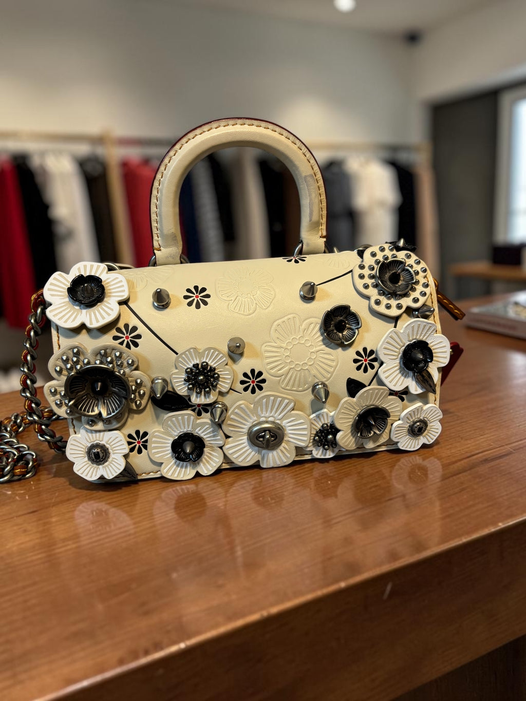 Coach Double Dinky Tea Rose Appliqué Bag – Rare Studded Floral Crossbody in Chalk Glove Tanned Leather